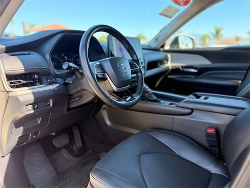 Used 2024 Toyota Grand Highlander Limited image 10