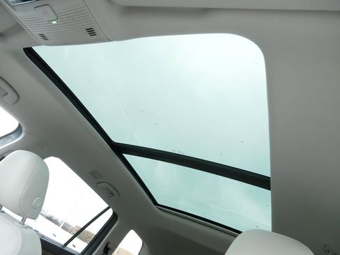 Certified 2025 Volkswagen Atlas SE w/ Panoramic Sunroof Package image 34
