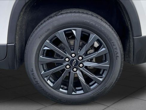 Used 2023 Chevrolet Traverse RS FWD image 11