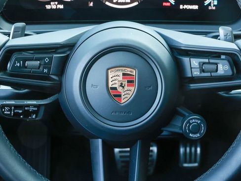 Certified 2025 Porsche Cayenne E-Hybrid Coupe image 32