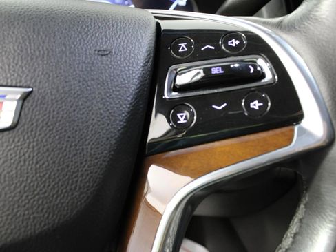 Used 2020 Cadillac Escalade ESV Luxury AWD/4WD image 18