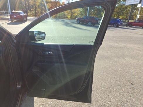 Used 2022 Chevrolet Equinox RS w/ RS Leather Package image 31