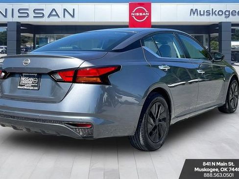 Used 2023 Nissan Altima 2.5 S FWD image 5