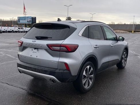 Used 2023 Ford Escape Platinum AWD/4WD image 3