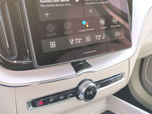 New 2026 Volvo XC60 B5 Ultra w/ Protection Package Premier image 27