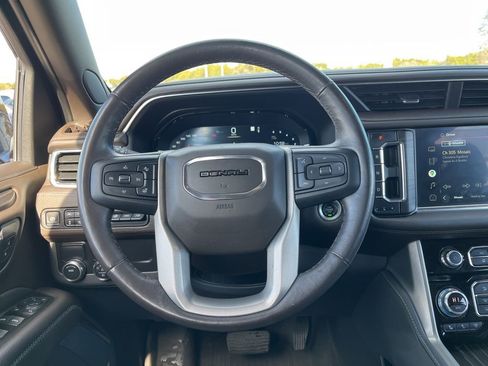 Used 2022 GMC Yukon XL Denali image 19