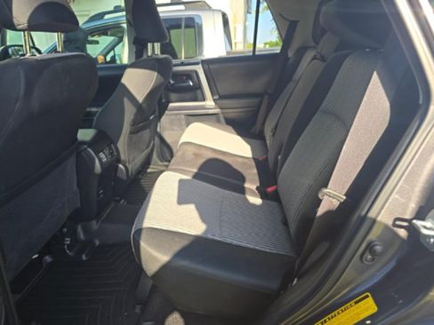 Used 2016 Toyota 4Runner SR5 AWD/4WD image 8