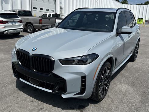 Used 2025 BMW X5 xDrive40i w/ M Sport Package AWD/4WD image 5