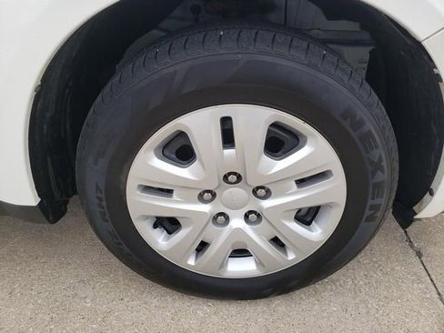 Used 2020 Dodge Journey SE w/ SE Popular Equipment Group FWD image 28