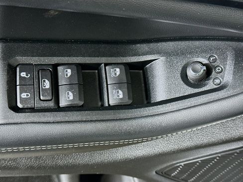 Used 2023 Jeep Grand Cherokee Laredo w/ Luxury Tech Group I image 15