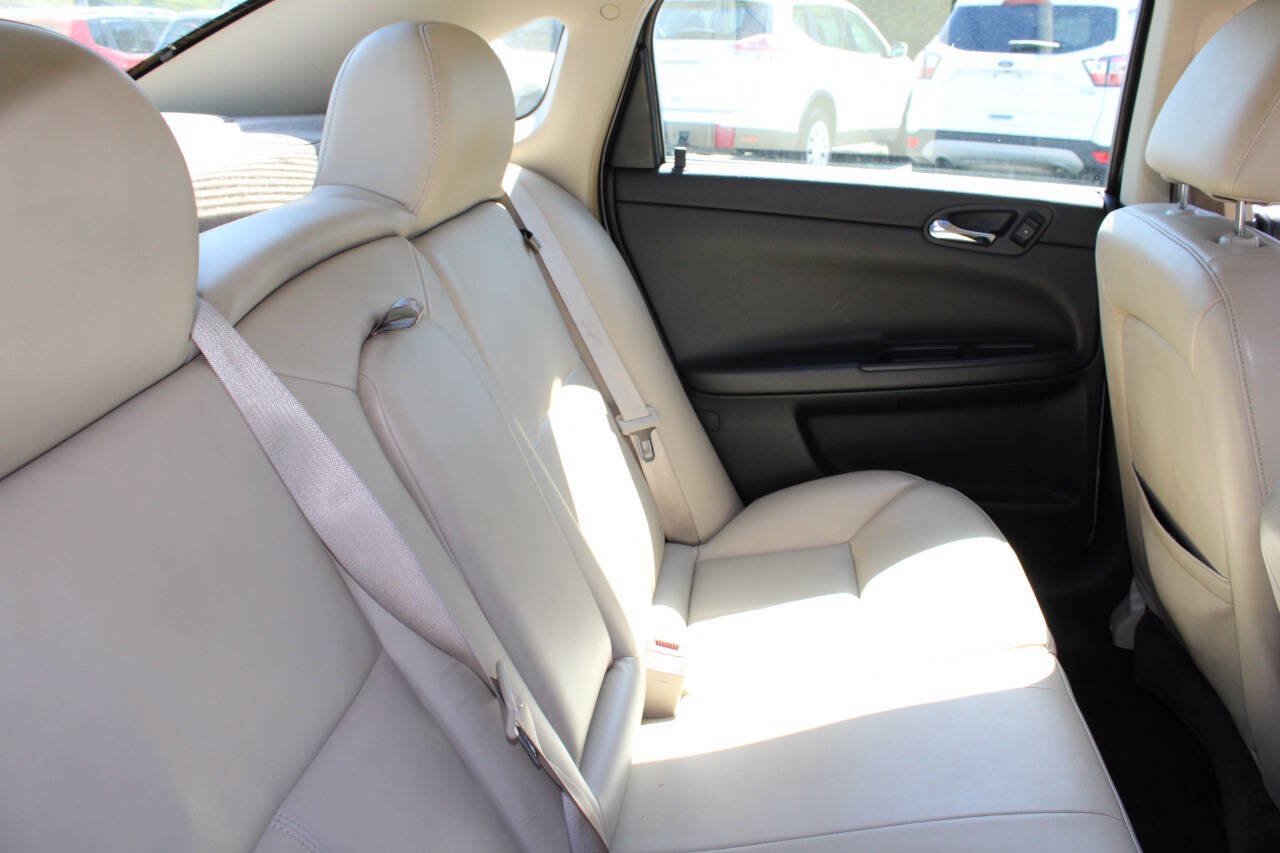 Used 2012 Chevrolet Impala LTZ FWD image 17
