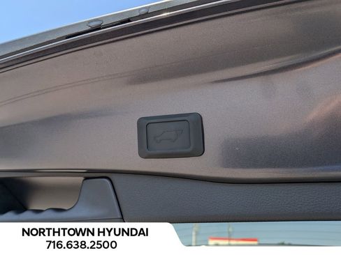 Used 2025 Toyota RAV4 XLE AWD/4WD image 34