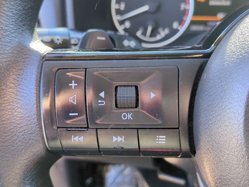 Used 2021 Nissan Rogue SV image 17