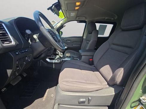 Used 2022 Nissan Frontier SV AWD/4WD image 10
