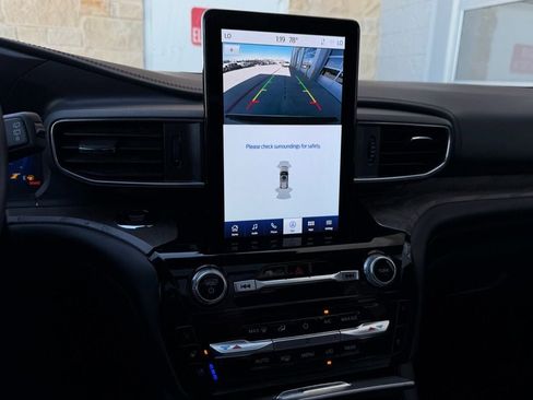 Used 2023 Ford Explorer Platinum w/ Technology Package image 7