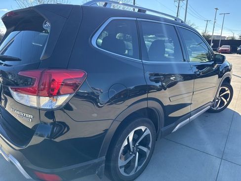 Used 2022 Subaru Forester Touring image 3