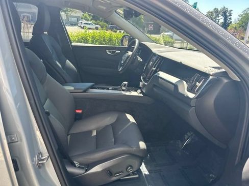 Certified 2025 Volvo XC60 B5 Plus AWD/4WD image 15