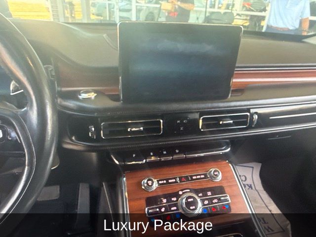 Used 2022 Lincoln Aviator Reserve w/ Equipment Group 201A AWD/4WD image 11
