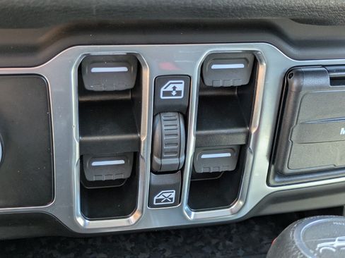 Used 2025 Jeep Gladiator Sport AWD/4WD image 29