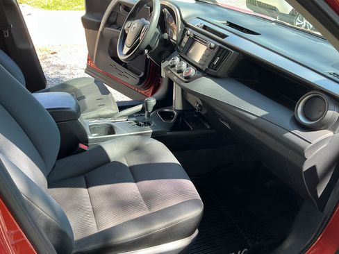 Used 2016 Toyota RAV4 LE AWD/4WD image 19