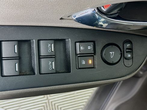 Used 2015 Honda Odyssey Touring image 17