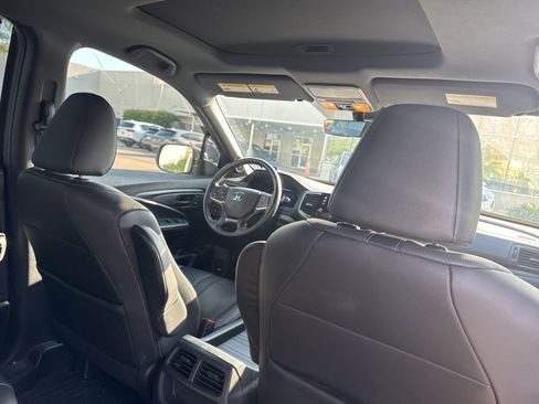Used 2023 Honda Passport TrailSport image 9