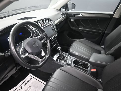 Used 2023 Volkswagen Tiguan SE AWD/4WD image 17