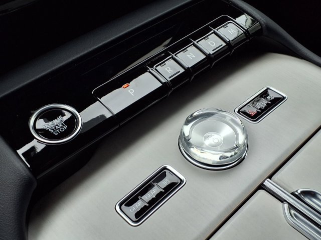 New 2026 Lincoln Navigator Premiere AWD/4WD image 14