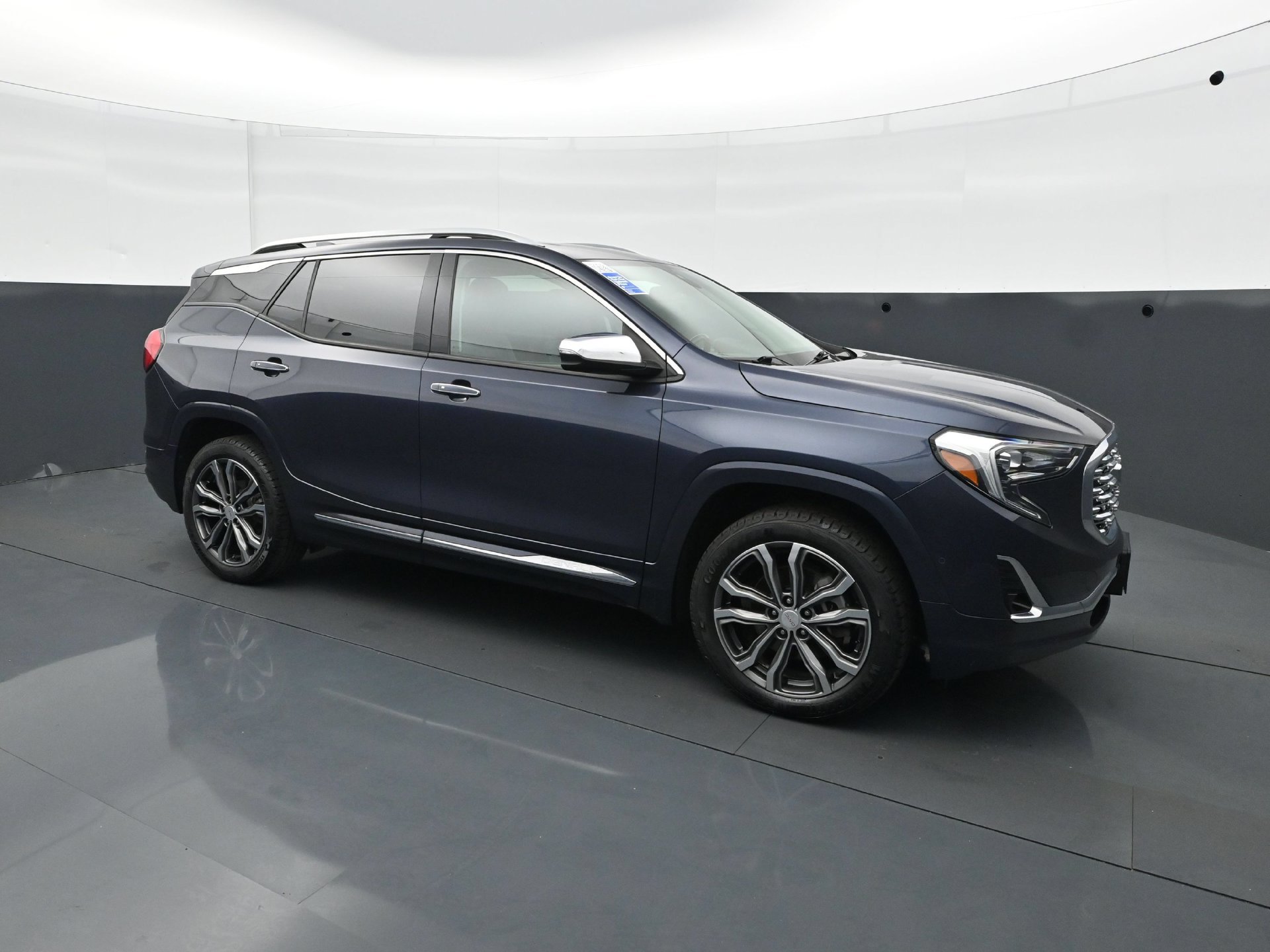 Used 2018 GMC Terrain Denali w/ Advanced Safety Package AWD/4WD image 9