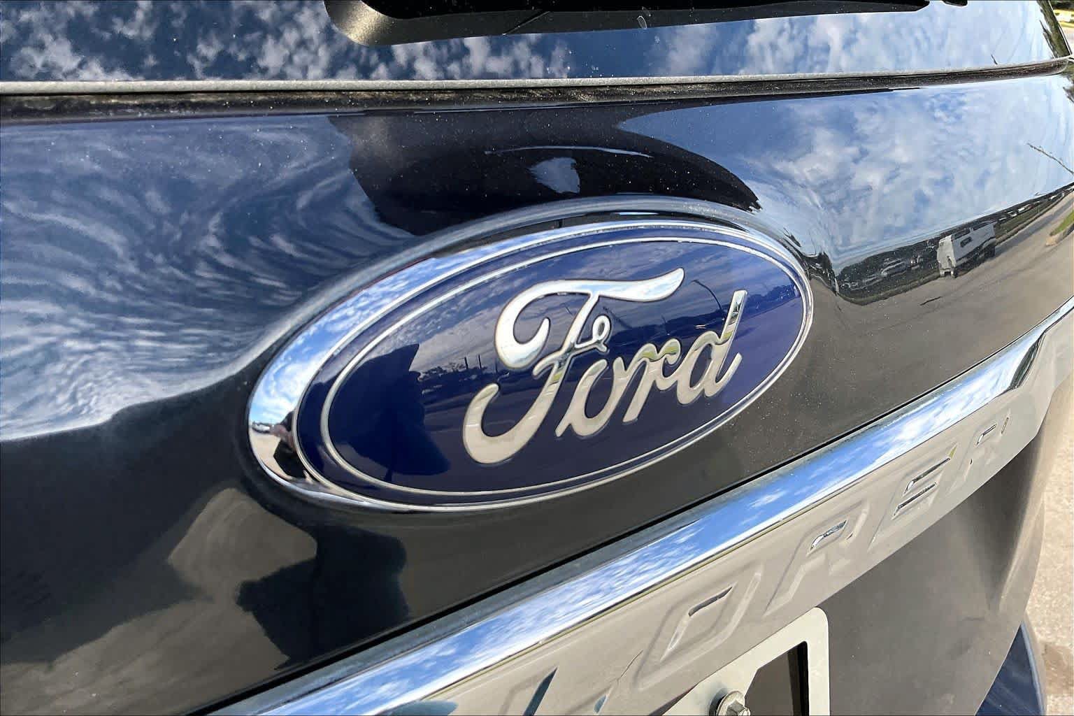 Used 2017 Ford Explorer XLT w/ Equipment Group 202A FWD image 30