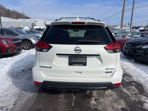 Used 2018 Nissan Rogue SV image 4