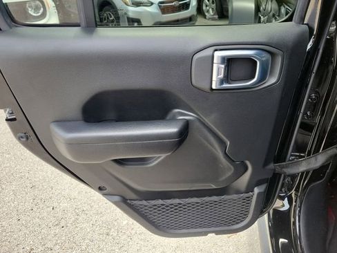 Used 2021 Jeep Gladiator Rubicon AWD/4WD image 9