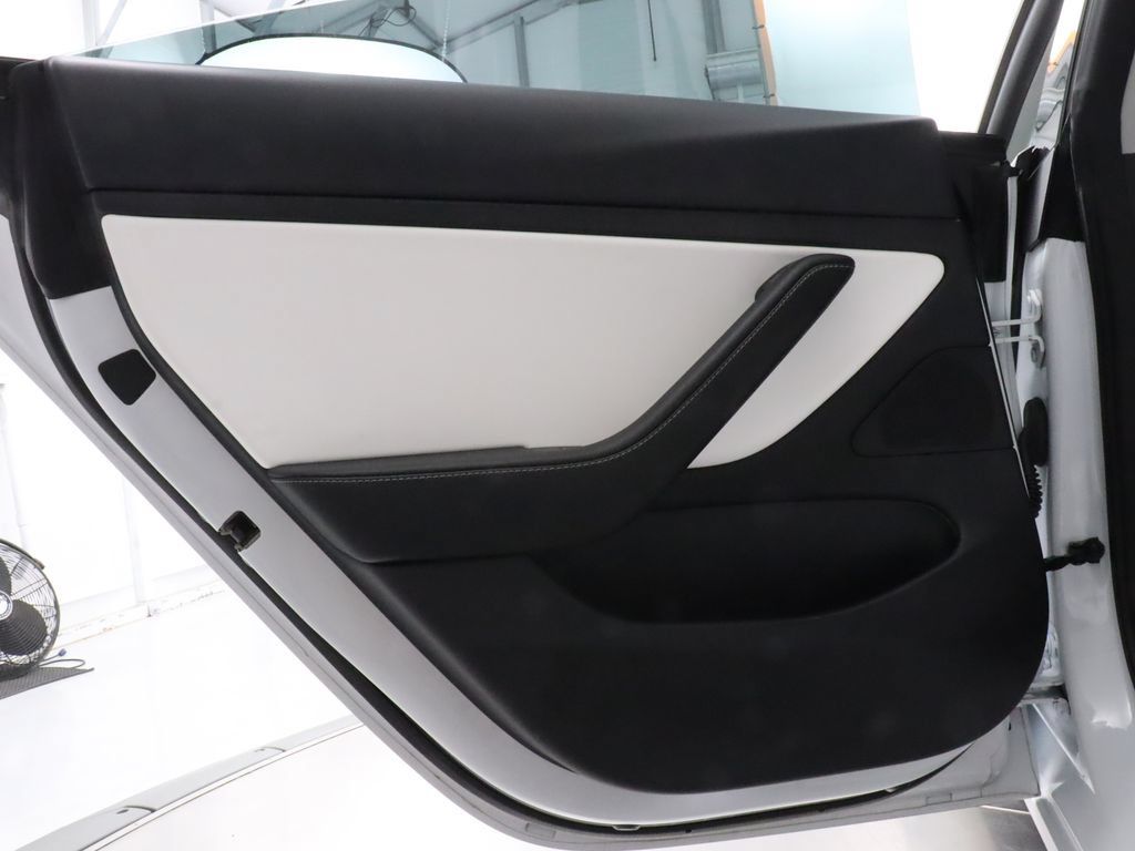 Used 2021 Tesla Model 3 Long Range AWD/4WD image 31