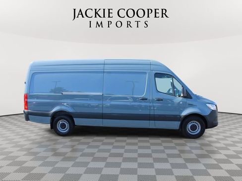 New 2024 Mercedes-Benz eSprinter 170 Cargo image 3