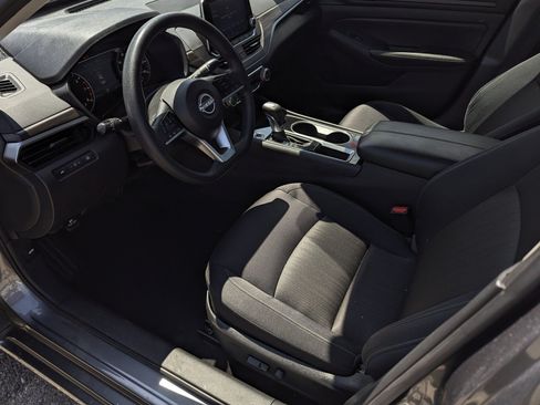 Used 2024 Nissan Altima 2.5 SV FWD image 8