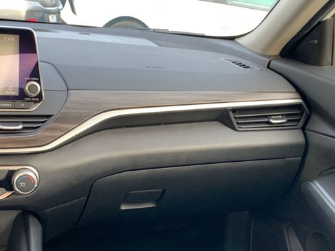 Used 2025 Nissan Altima 2.5 SV image 34