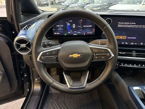 Used 2025 Chevrolet Equinox EV LT w/ Convenience Package II FWD image 22