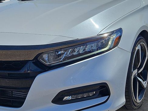 Used 2018 Honda Accord Sport image 7