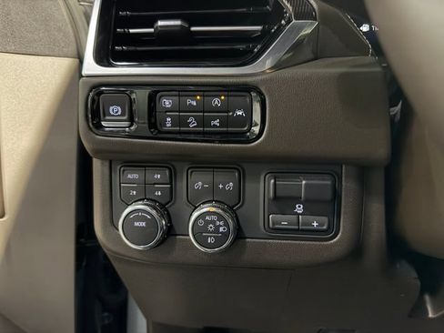 Used 2025 GMC Yukon Elevation w/ Elevation Premium Package AWD/4WD image 25