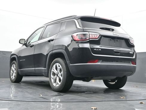 Used 2025 Jeep Compass Latitude image 28