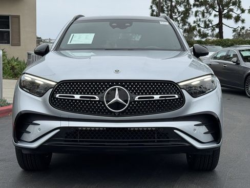 Used 2024 Mercedes-Benz GLC 300 4MATIC image 3