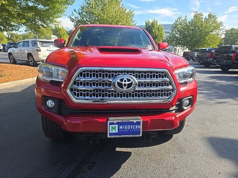 Certified 2017 Toyota Tacoma TRD Sport image 9