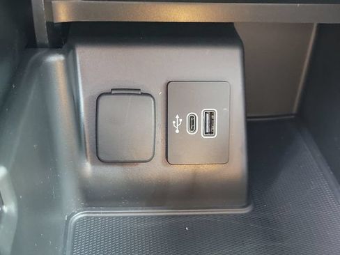 Used 2025 Ford Explorer Active RWD image 23