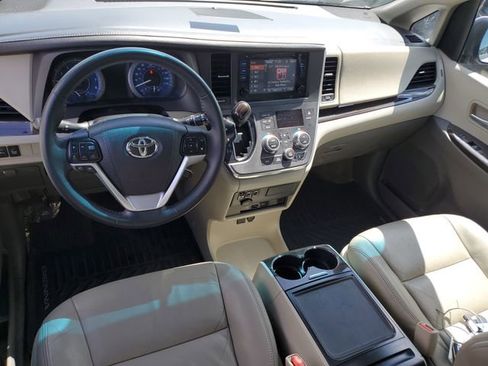 Used 2017 Toyota Sienna XLE Premium AWD/4WD image 9