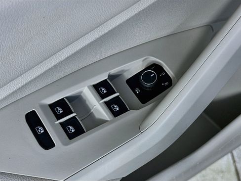 Used 2023 Volkswagen Jetta SE FWD image 17