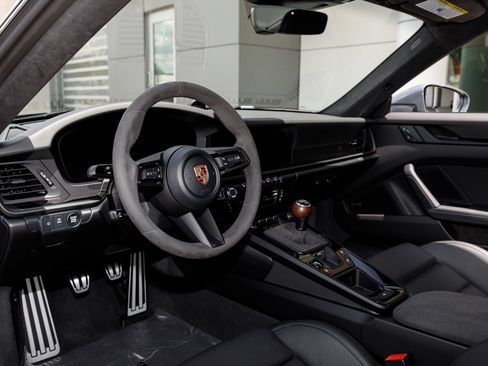 Used 2026 Porsche 911 Carrera T RWD image 39