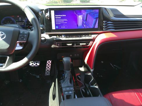 Used 2025 Toyota Camry XSE w/ Premium Plus Package image 31