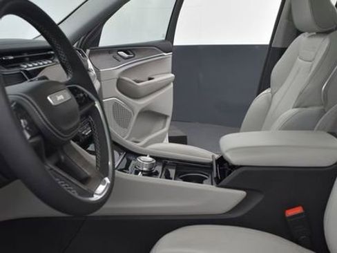 Used 2023 Jeep Grand Cherokee Overland w/ Luxury Tech Group IV image 9