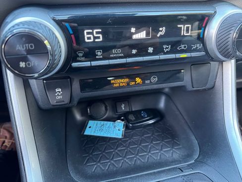 Used 2020 Toyota RAV4 XLE w/ Convenience Package AWD/4WD image 23