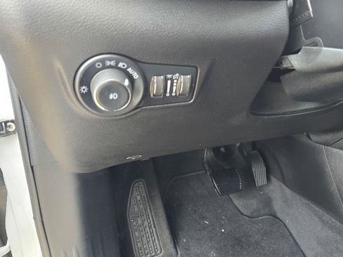 Used 2024 Jeep Compass Limited image 16